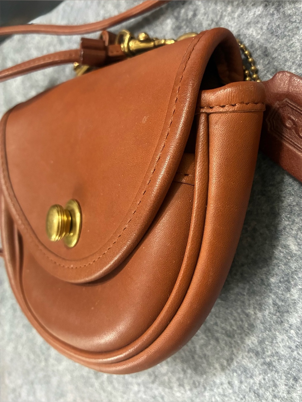 Vintage Coach Brown British Tan Leather Mini Belt Bag Crossbody with spring Lock - Picture 2 of 12